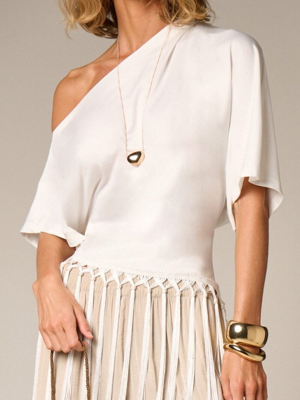White Casual Asymmetric One-Shoulder Fringe Sleeve Women's T-Shirt with Tassel